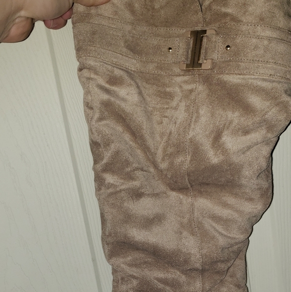Brown suede boots - Picture 2 of 4